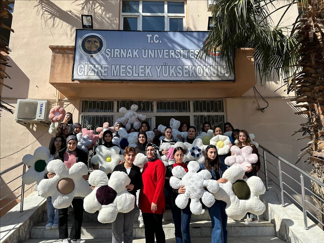 gelecegin-egitimcilerinden-minik-kalplere-ozel-surpriz